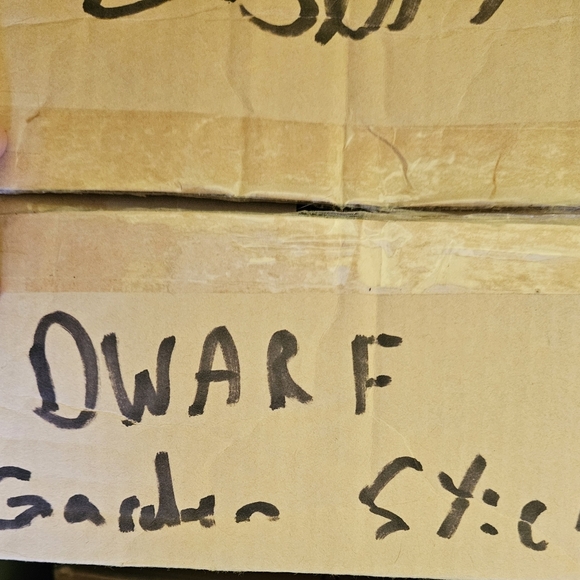 Disney Early Spring Catalog Exclusive Snow White Garden Plant Marker Set  - Picture 8 of 10